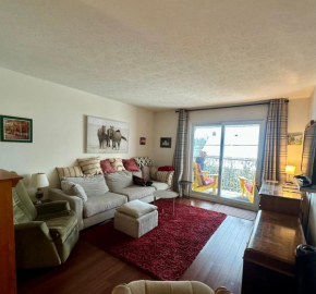 Quiet, comfortable great location 2 bedroom